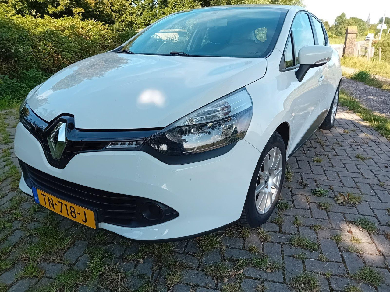 Renault | Clio | 1.2 16V | 2014 | 128.227 km | TN-718-J - Voiture à hayon: photos 1 Renault | Clio | 1.2 16V | 2014 | 128.227 km | TN-718-J - Voiture à hayon: photos 1