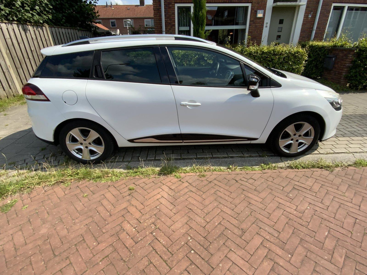 Renault | Clio Estate | 0.9 TCe Expression | 2015 | 120.426 km | GL-215-T - Voiture: photos 2 Renault | Clio Estate | 0.9 TCe Expression | 2015 | 120.426 km | GL-215-T - Voiture: photos 2