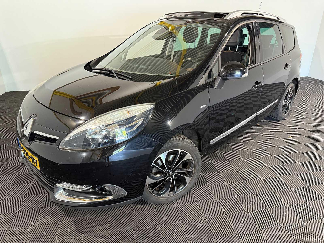 Renault Grand Scénic 1.2 Tce Bose | 2016 | 118.319 km | H-596-NV - Voiture: photos 1 Renault Grand Scénic 1.2 Tce Bose | 2016 | 118.319 km | H-596-NV - Voiture: photos 1