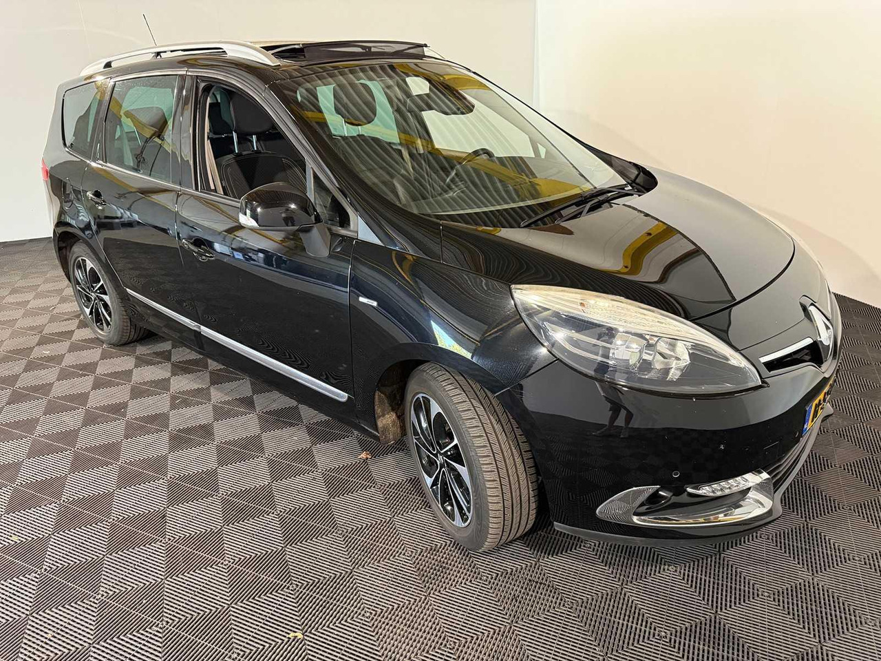 Renault Grand Scénic 1.2 Tce Bose | 2016 | 118.319 km | H-596-NV - Voiture: photos 5 Renault Grand Scénic 1.2 Tce Bose | 2016 | 118.319 km | H-596-NV - Voiture: photos 5