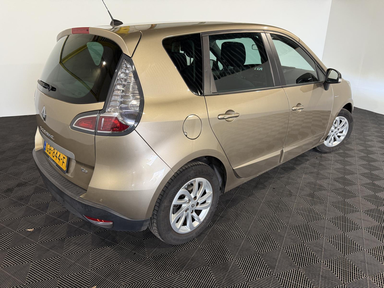 Renault Scénic 1.2 TCe Limited GB-844-F 145.710 km - Voiture: photos 4 Renault Scénic 1.2 TCe Limited GB-844-F 145.710 km - Voiture: photos 4