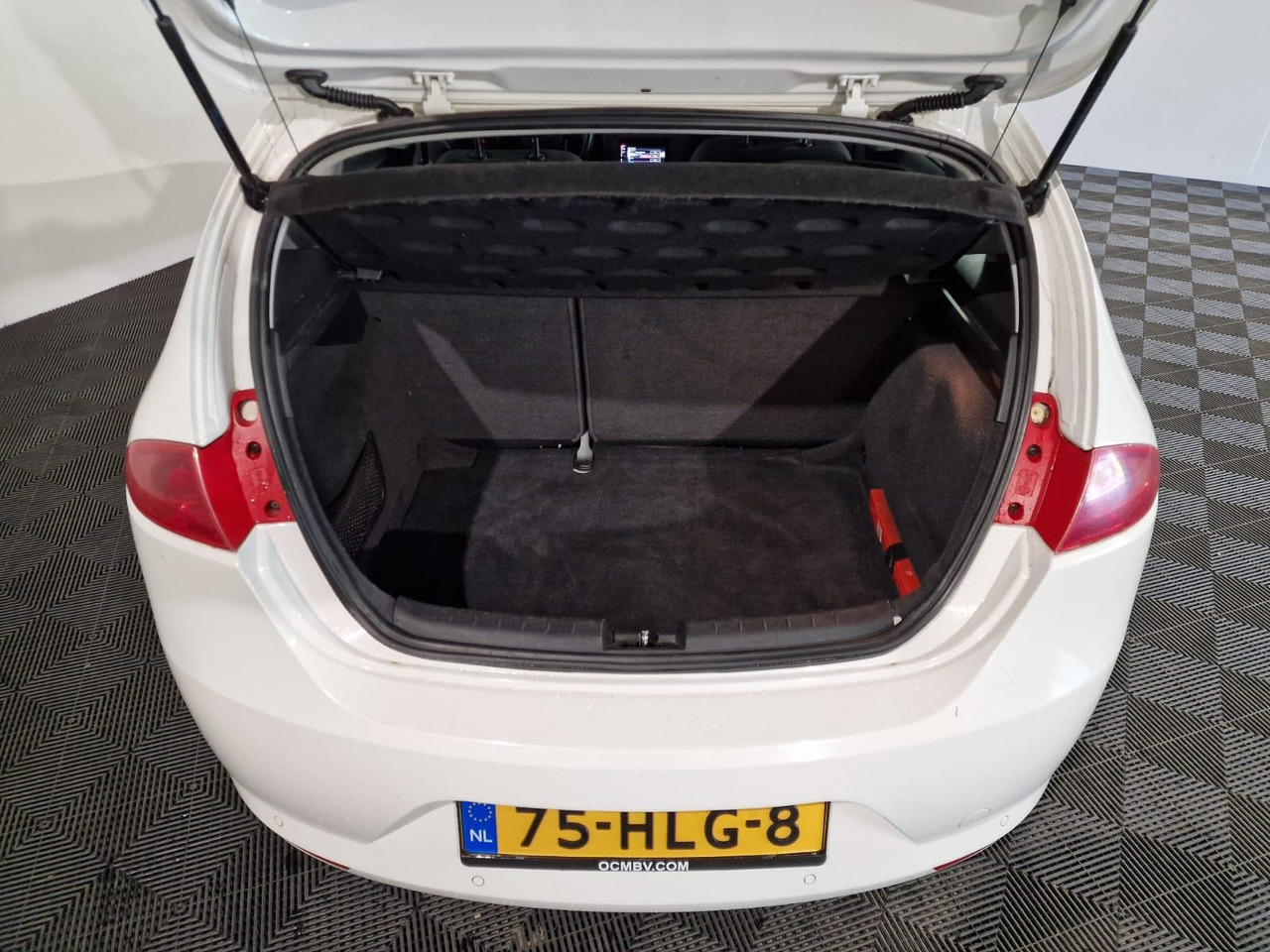 SEAT Leon 1.4 TSI Business Style 75-HLG-8 268.116 km - Voiture: photos 3 SEAT Leon 1.4 TSI Business Style 75-HLG-8 268.116 km - Voiture: photos 3