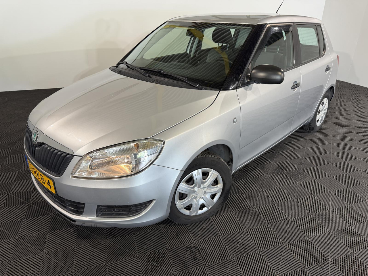 Skoda Fabia 1.2-12V Go | 2011 | 195.623 km | 83-RKB-4 - Voiture à hayon: photos 1 Skoda Fabia 1.2-12V Go | 2011 | 195.623 km | 83-RKB-4 - Voiture à hayon: photos 1