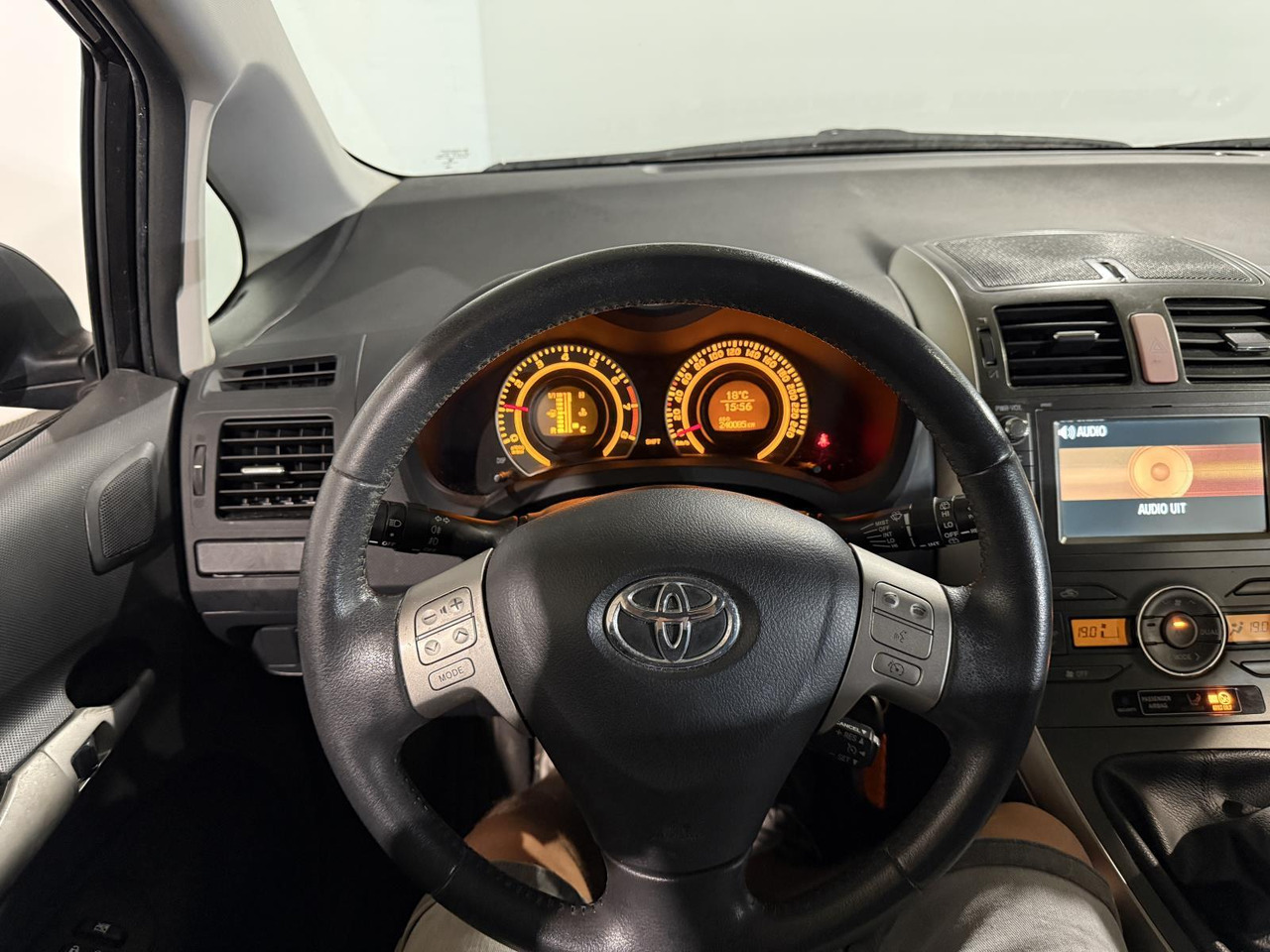 Toyota Auris 1.6-16V Sol Business 25-HHD-6 - Voiture: photos 3 Toyota Auris 1.6-16V Sol Business 25-HHD-6 - Voiture: photos 3