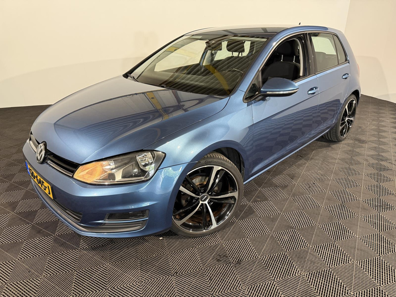Volkswagen Golf 1.2 TSI Trend Edition GD-645-J - Voiture à hayon: photos 1 Volkswagen Golf 1.2 TSI Trend Edition GD-645-J - Voiture à hayon: photos 1