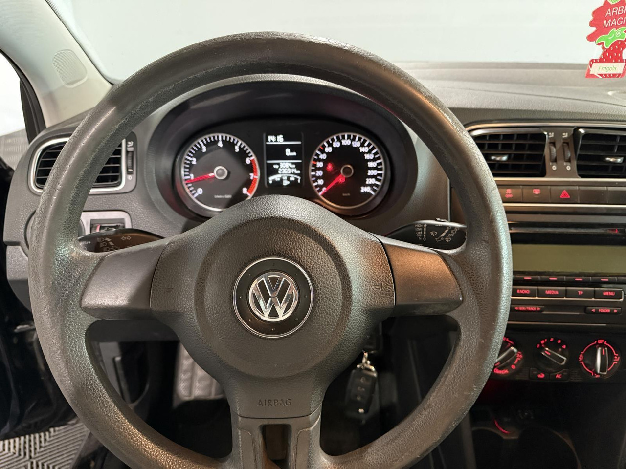 Volkswagen | Polo | 1.4-16V Comfortline | 2009 | 236.914 km | 86JVG9 | Logisch - Voiture à hayon: photos 4 Volkswagen | Polo | 1.4-16V Comfortline | 2009 | 236.914 km | 86JVG9 | Logisch - Voiture à hayon: photos 4