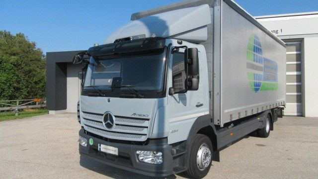 Mercedes-Benz 1224L Pr.LBW 2 to. langes Blatt, Tacho 4.1 - Camion à rideaux coulissants: photos 1 Mercedes-Benz 1224L Pr.LBW 2 to. langes Blatt, Tacho 4.1 - Camion à rideaux coulissants: photos 1