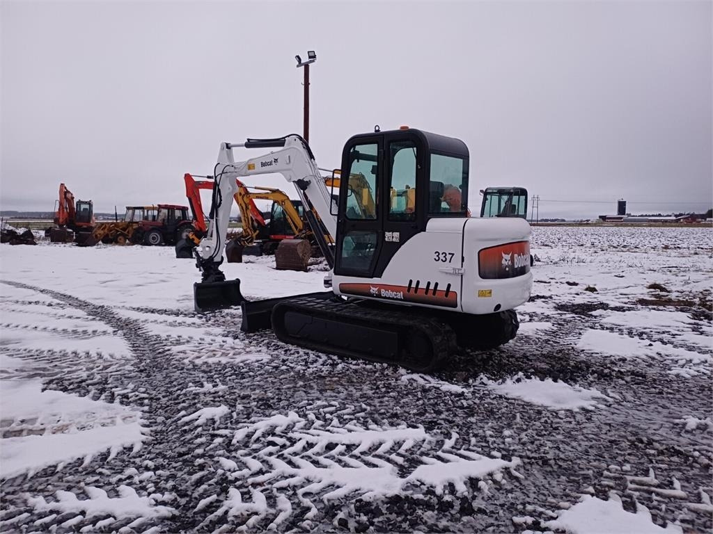 Bobcat 337D Kallistuvalla liittimellä - Mini pelle: photos 3 Bobcat 337D Kallistuvalla liittimellä - Mini pelle: photos 3