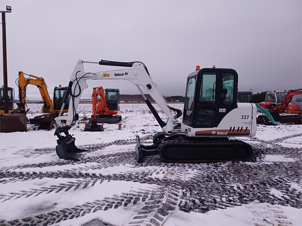 Bobcat 337D Kallistuvalla liittimellä - Mini pelle: photos 2 Bobcat 337D Kallistuvalla liittimellä - Mini pelle: photos 2