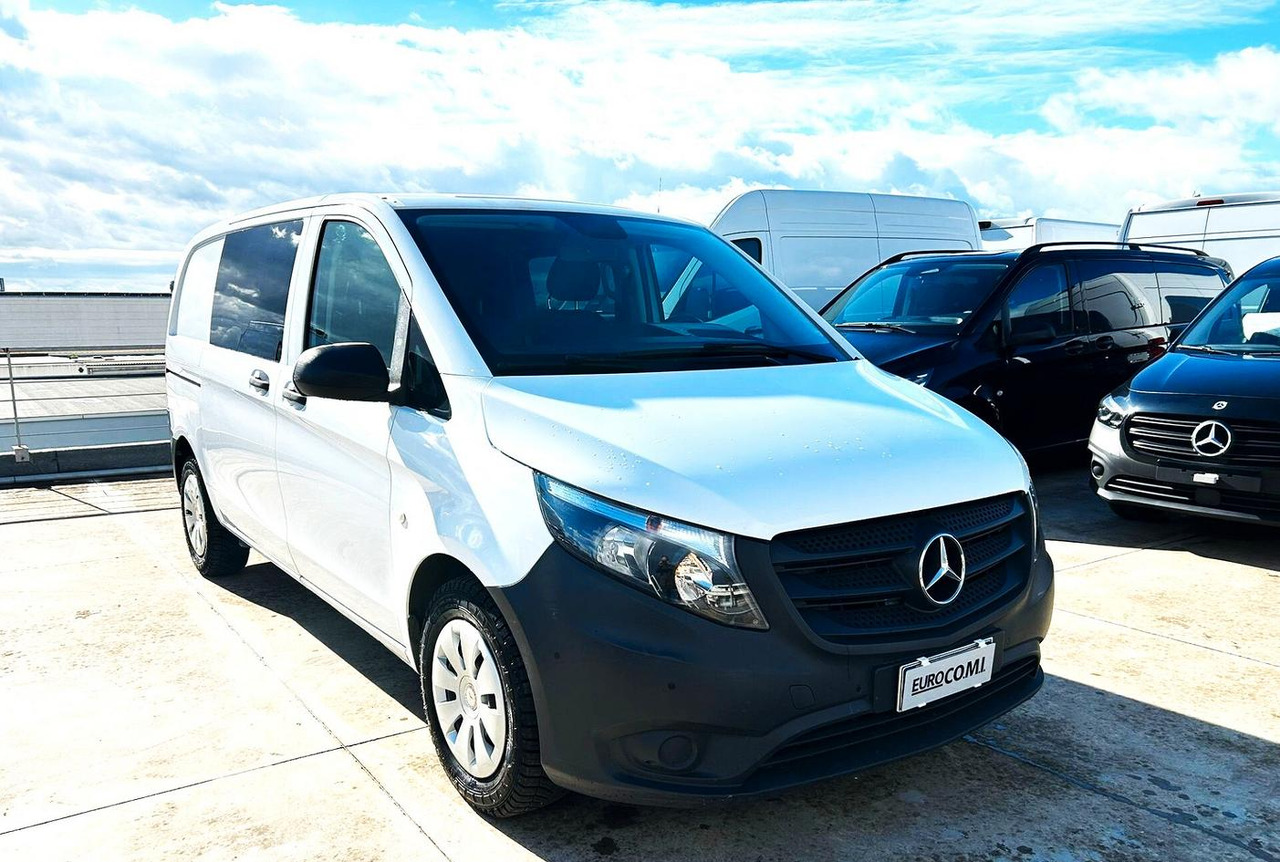 Mercedes Benz Vito Mixto Autocarro 6 posti - Utilitaire double cabine: photos 3 Mercedes Benz Vito Mixto Autocarro 6 posti - Utilitaire double cabine: photos 3