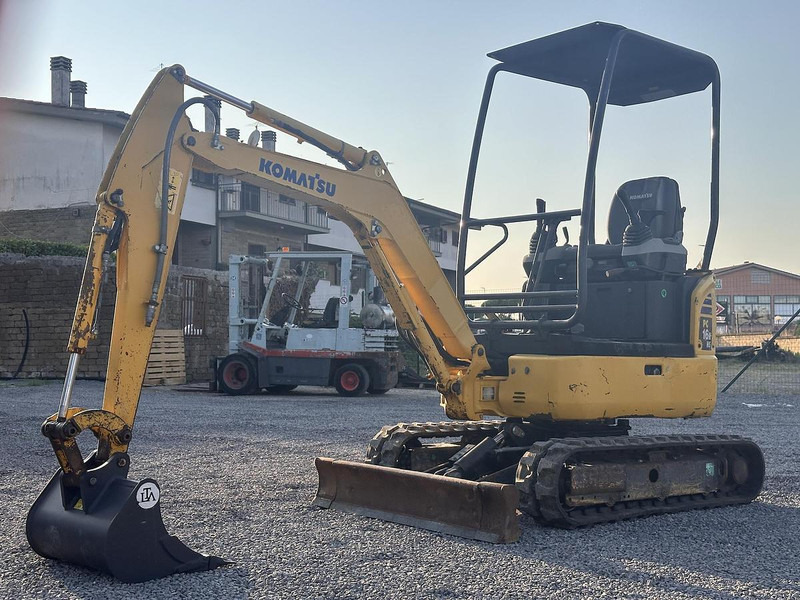 Komatsu PC16R-3HS - Mini pelle: photos 2 Komatsu PC16R-3HS - Mini pelle: photos 2