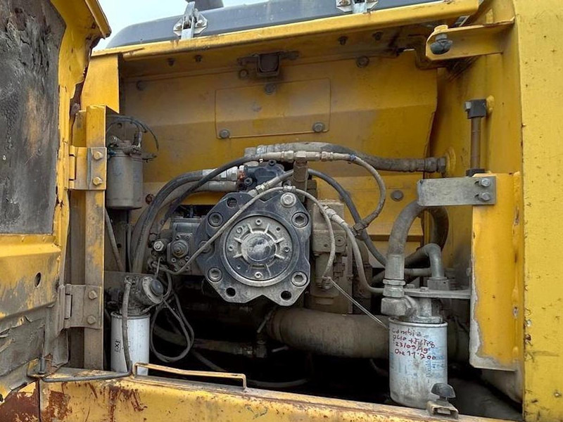 Pelle New Holland E215B: photos 16