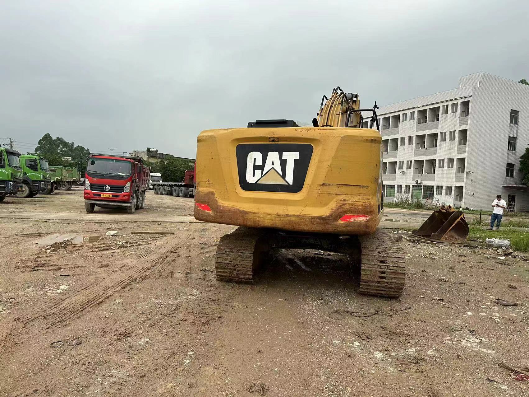 CATERPILLAR 320GC - Pelle sur chenille: photos 3 CATERPILLAR 320GC - Pelle sur chenille: photos 3