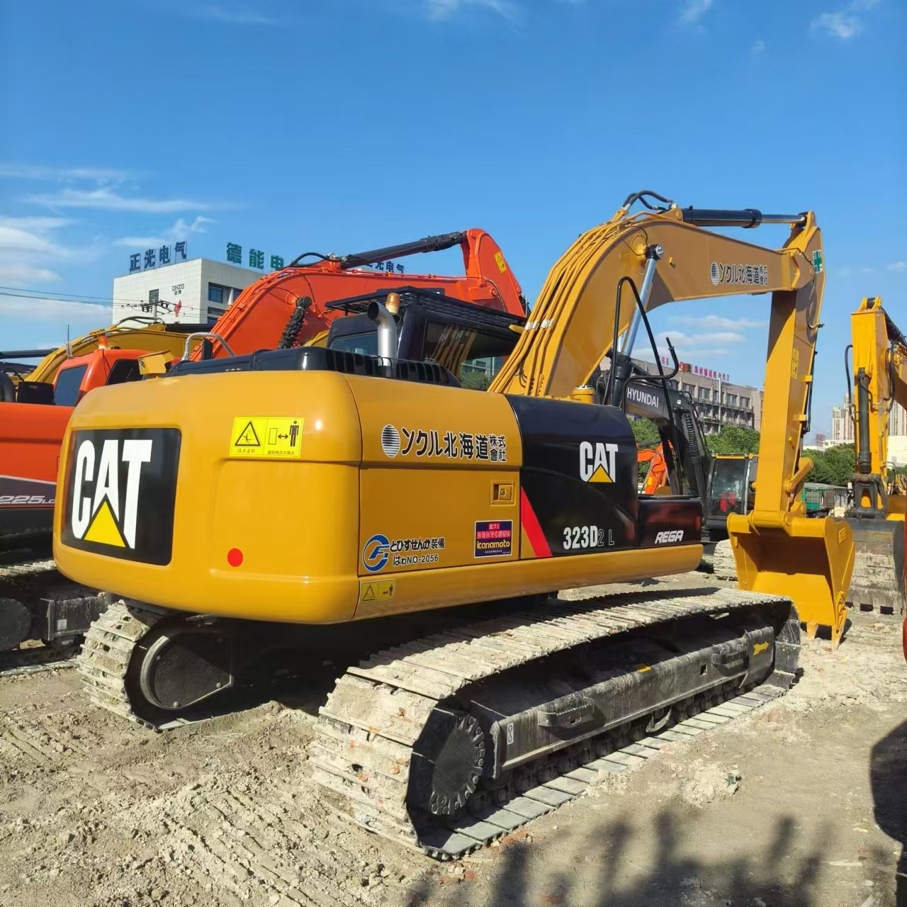 CATERPILLAR 323D - Pelle sur chenille: photos 1 CATERPILLAR 323D - Pelle sur chenille: photos 1