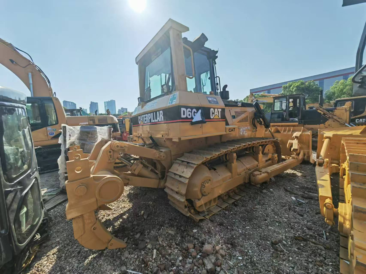 CATERPILLAR D6G - Bulldozer: photos 1 CATERPILLAR D6G - Bulldozer: photos 1
