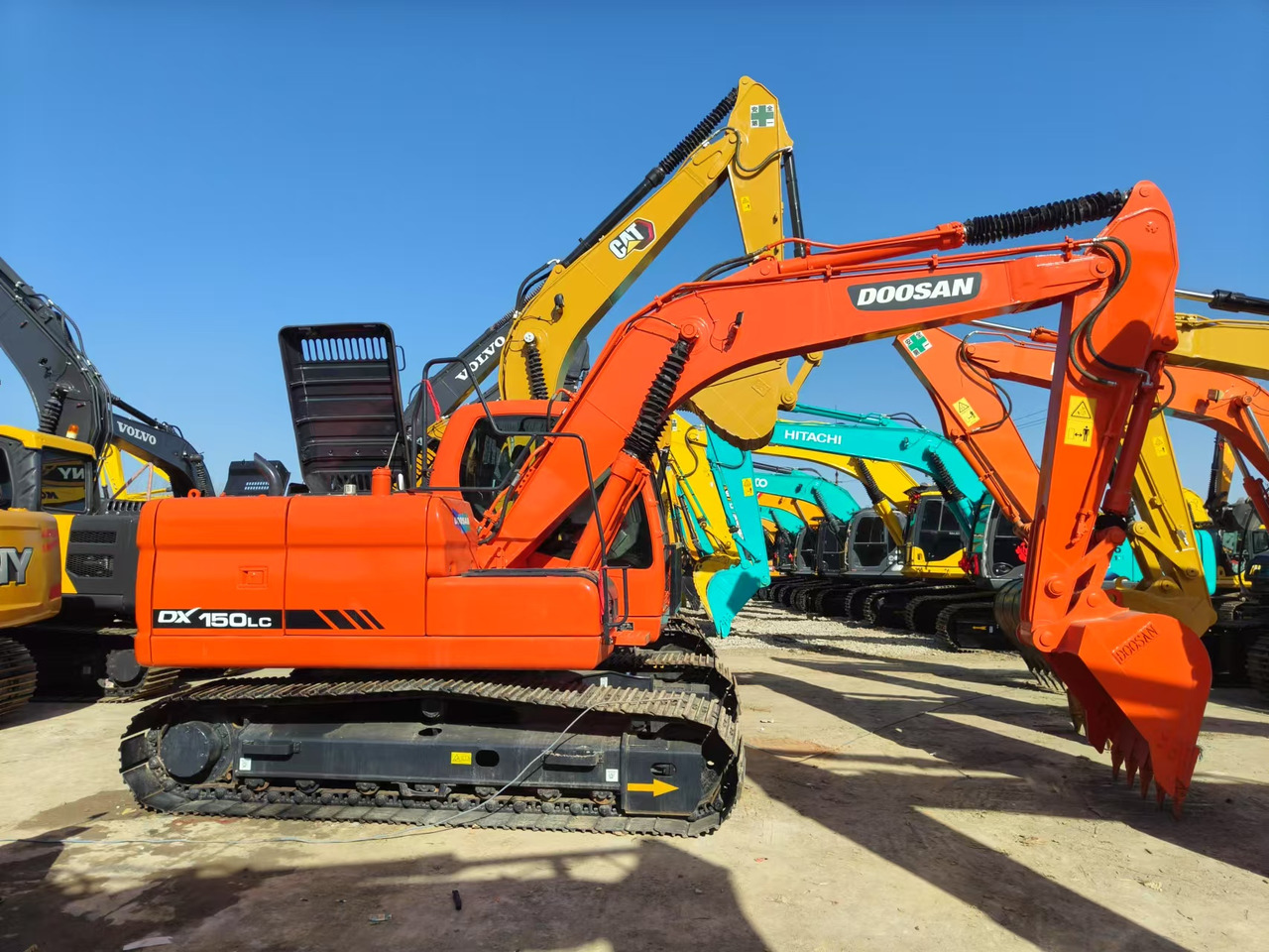 DOOSAN DX150 - Pelle: photos 1 DOOSAN DX150 - Pelle: photos 1