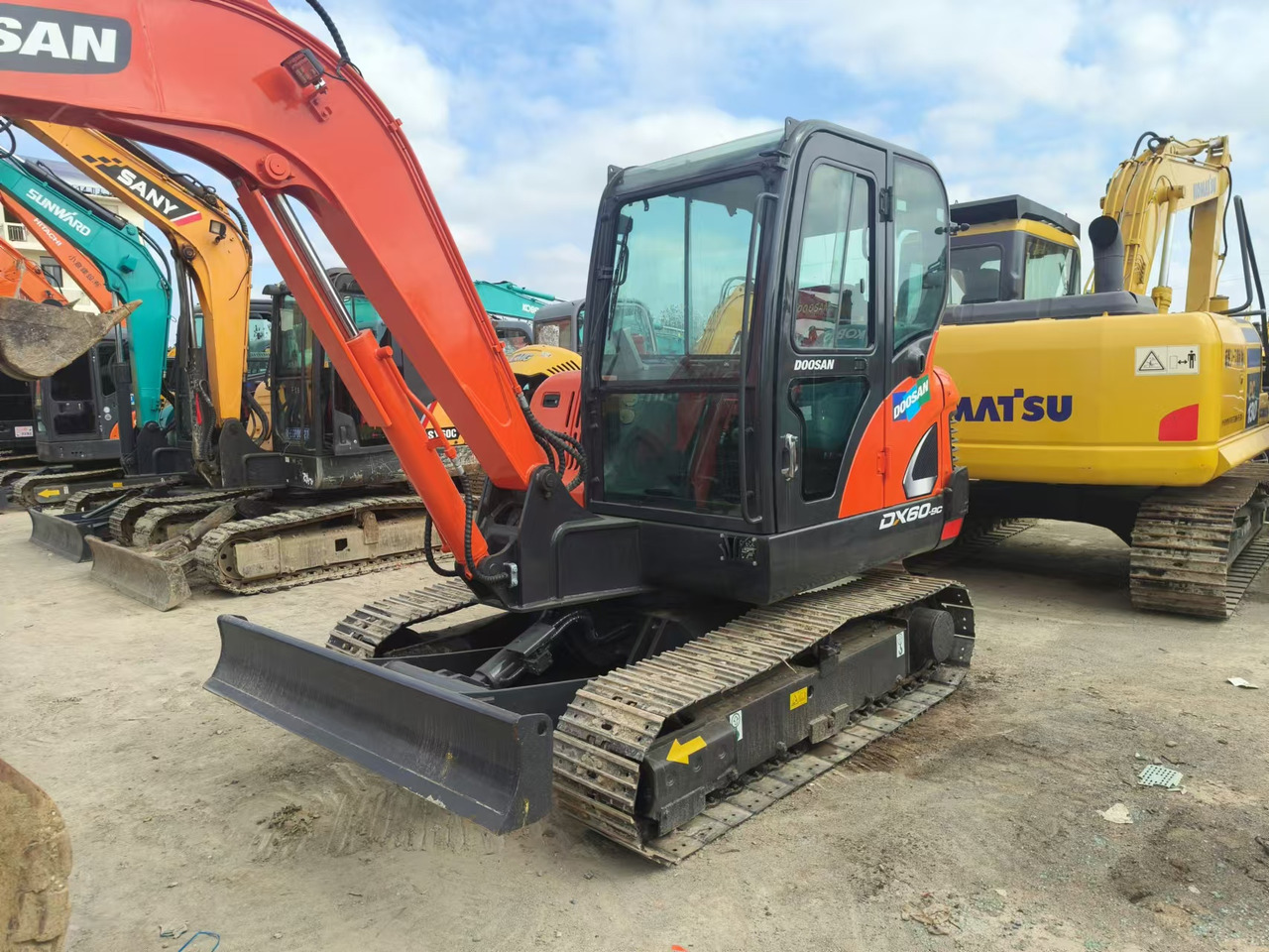 Pelle sur chenille DOOSAN DX60: photos 7 Pelle sur chenille DOOSAN DX60: photos 7