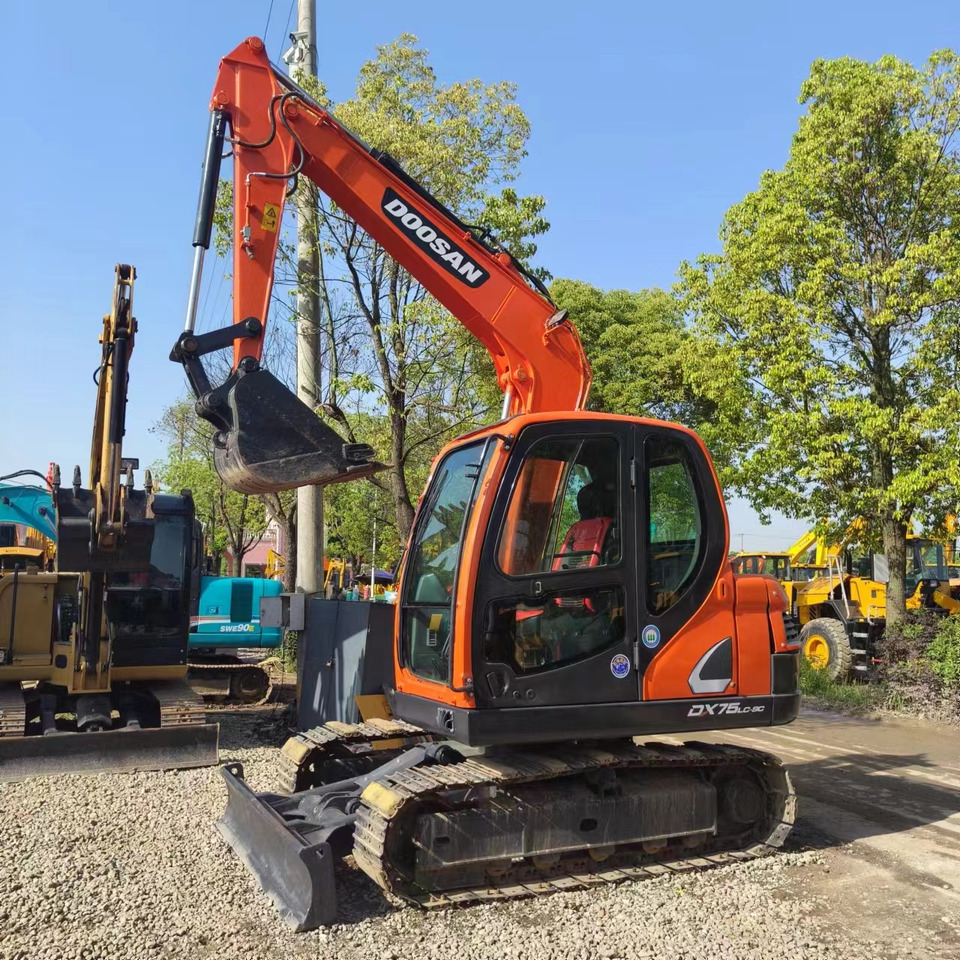 DOOSAN DX75 - Pelle sur chenille: photos 1 DOOSAN DX75 - Pelle sur chenille: photos 1