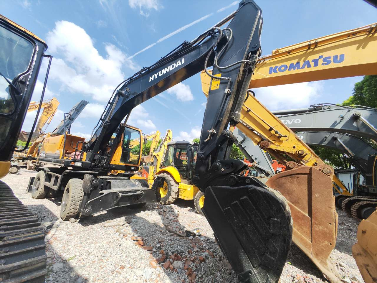 HYUNDAI R210W-9 - Pelle sur pneus: photos 2 HYUNDAI R210W-9 - Pelle sur pneus: photos 2
