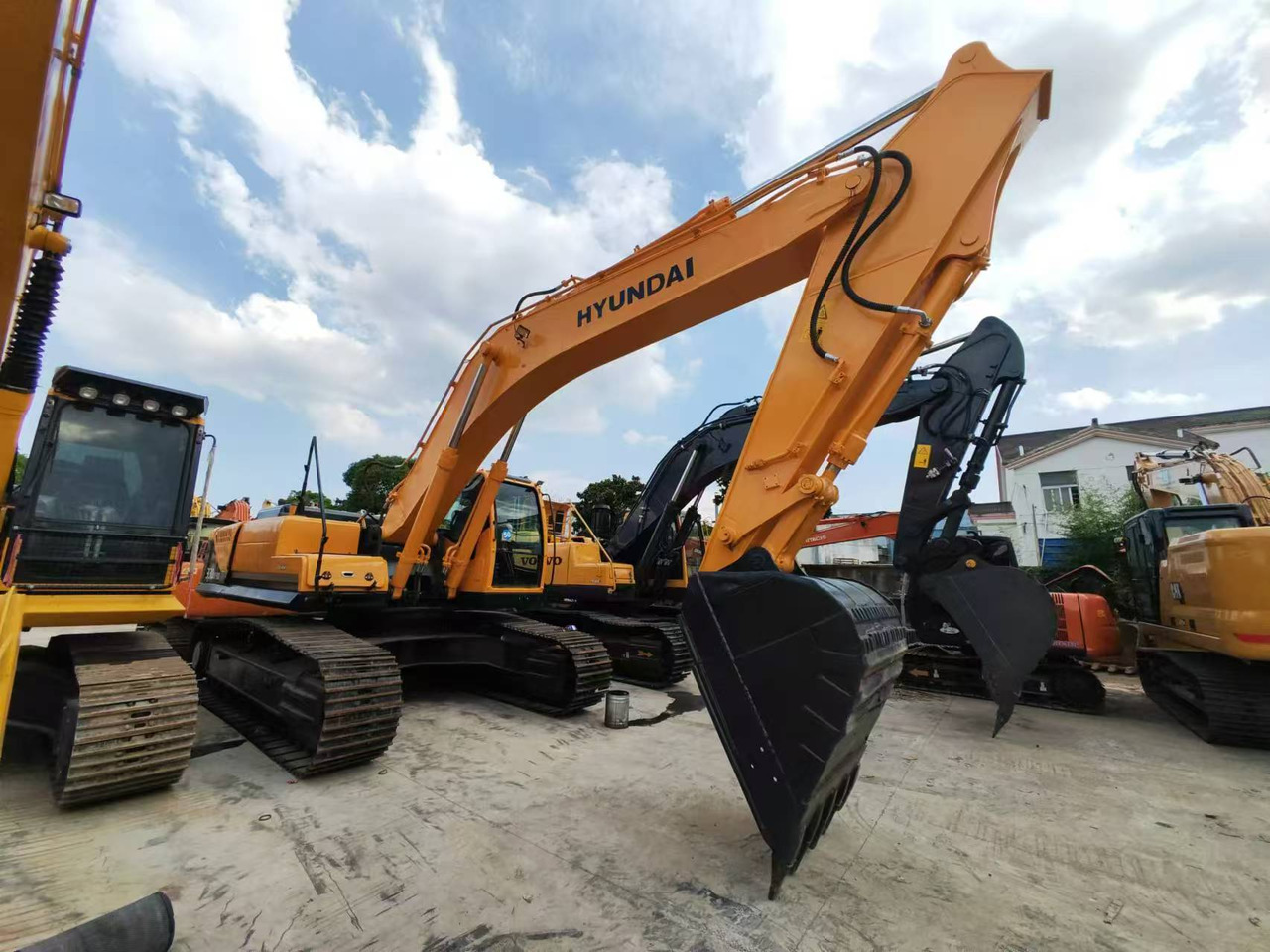 Hyundai HX330 - Pelle sur chenille: photos 1 Hyundai HX330 - Pelle sur chenille: photos 1