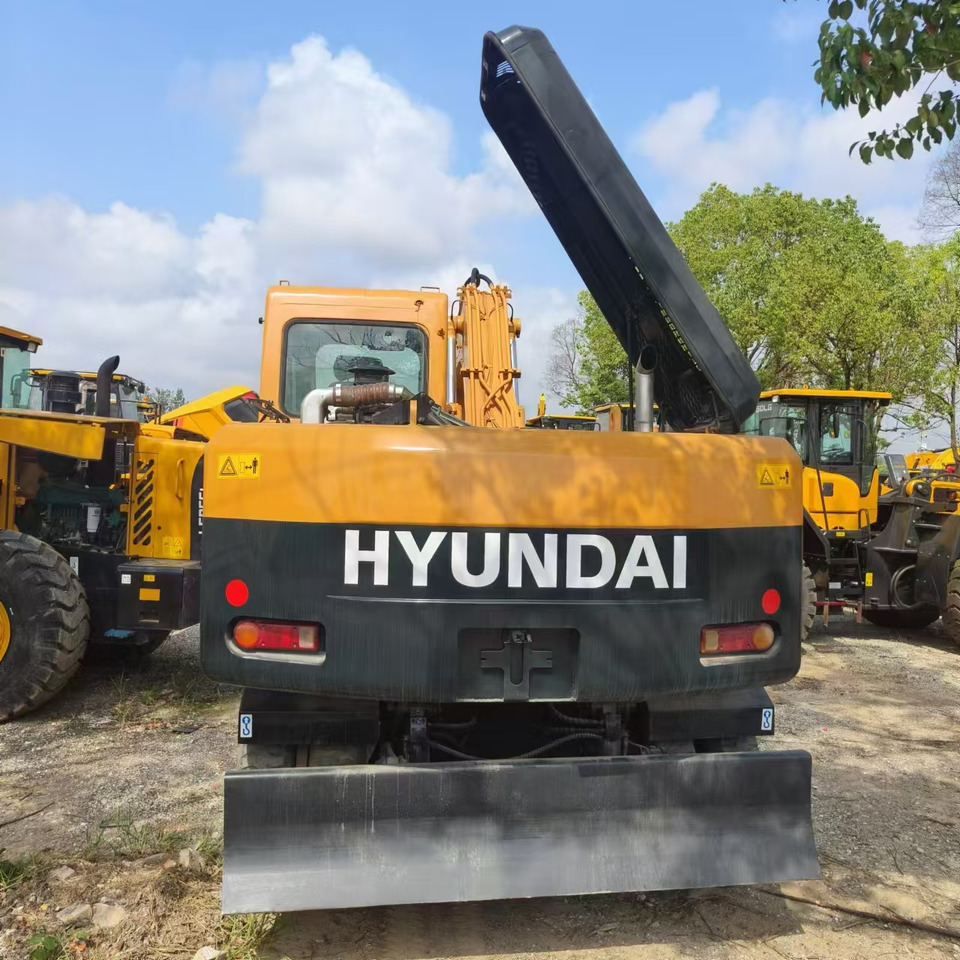 Hyundai R150LC-9 - Pelle sur pneus: photos 5 Hyundai R150LC-9 - Pelle sur pneus: photos 5