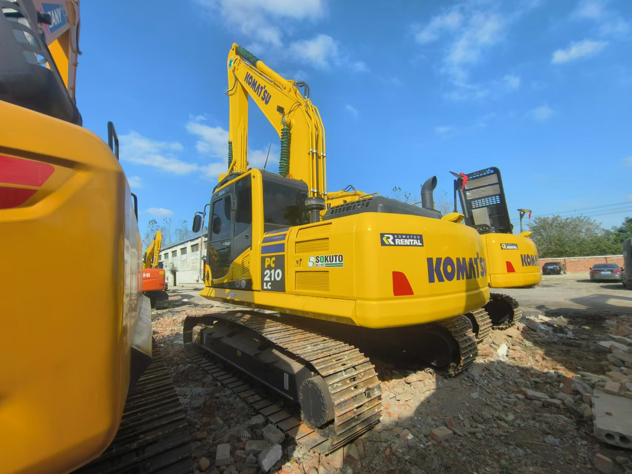 KOMATSU PC210LC-8 - Pelle sur chenille: photos 1 KOMATSU PC210LC-8 - Pelle sur chenille: photos 1