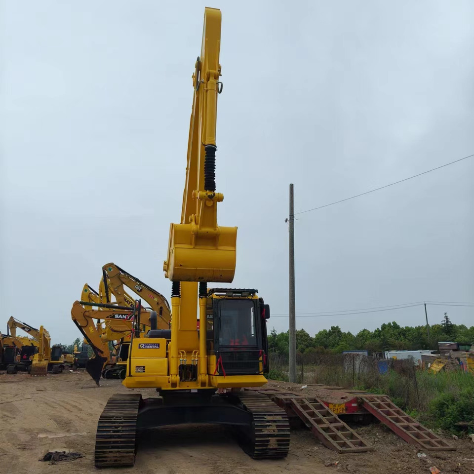 KOMATSU PC240LC-8 - Pelle sur chenille: photos 5 KOMATSU PC240LC-8 - Pelle sur chenille: photos 5