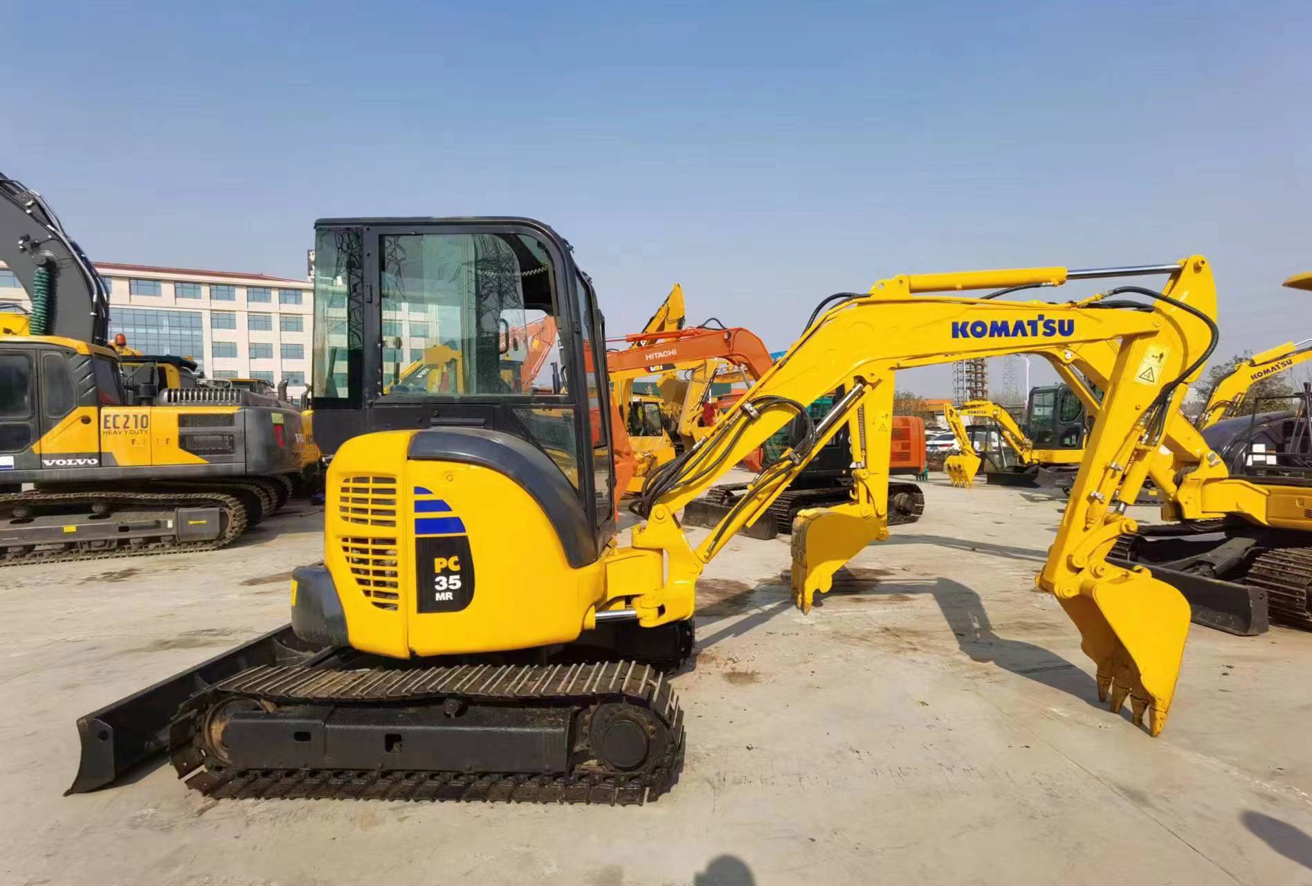 KOMATSU PC35 - Mini pelle: photos 1 KOMATSU PC35 - Mini pelle: photos 1
