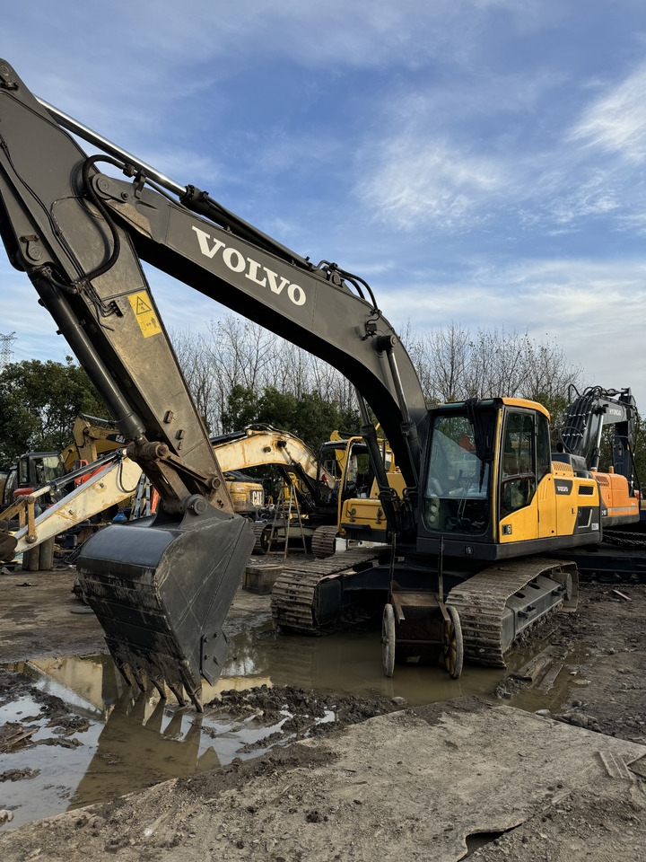 VOLVO EC220D - Pelle sur chenille: photos 3 VOLVO EC220D - Pelle sur chenille: photos 3