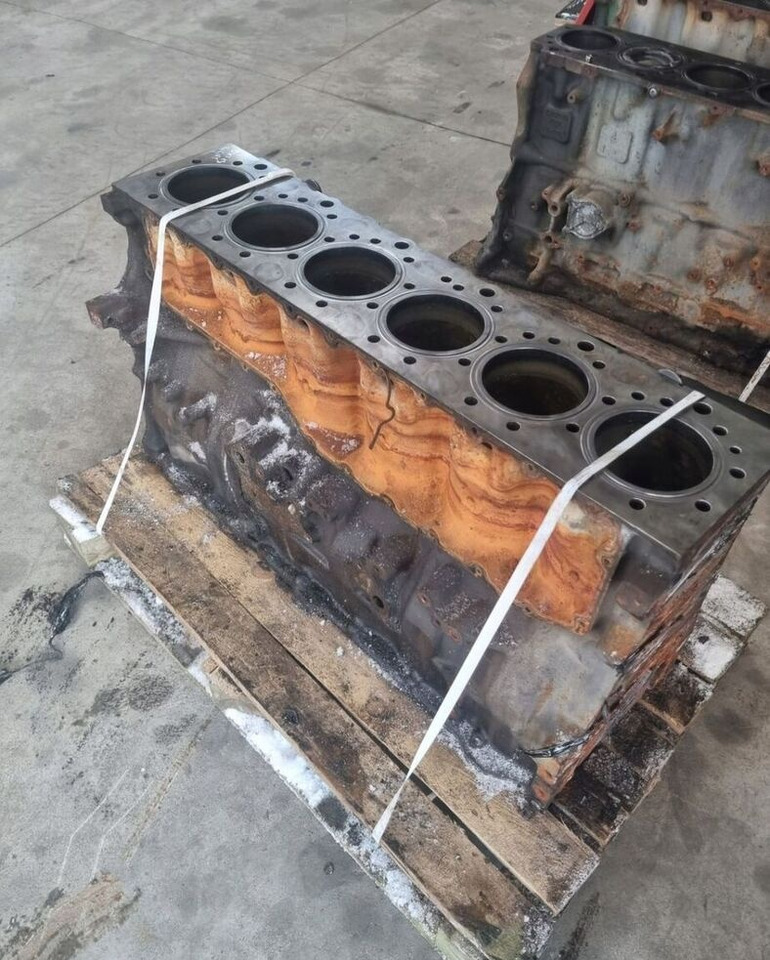 1002091 Renault Magnum - Bloc-cylindres pour Camion: photos 2 1002091 Renault Magnum - Bloc-cylindres pour Camion: photos 2