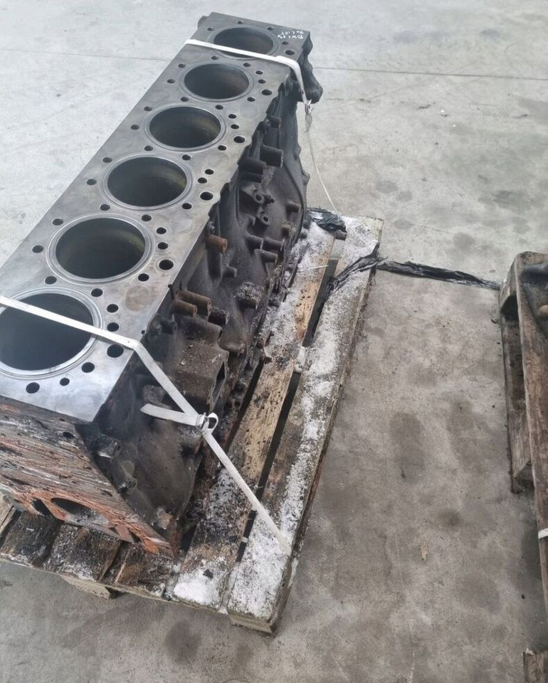 1002091 Renault Magnum - Bloc-cylindres pour Camion: photos 1 1002091 Renault Magnum - Bloc-cylindres pour Camion: photos 1