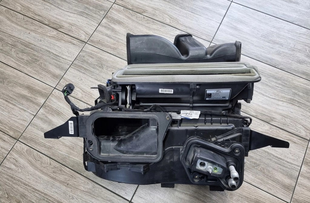 FORD NAGRZEWNICA KOMPLETNA FORD F MAX 500 EURO 6 - Chauffage/ Ventilation pour Camion: photos 5 FORD NAGRZEWNICA KOMPLETNA FORD F MAX 500 EURO 6 - Chauffage/ Ventilation pour Camion: photos 5