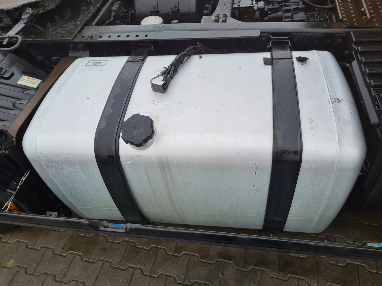FORD ZBIORNIK BAK PALIWA 600 LITRÓW FORD F-MAX CARGO JC46 9K007 - Réservoir de carburant pour Camion: photos 2 FORD ZBIORNIK BAK PALIWA 600 LITRÓW FORD F-MAX CARGO JC46 9K007 - Réservoir de carburant pour Camion: photos 2