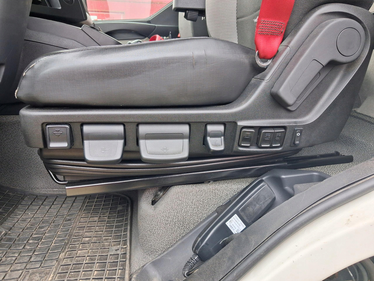 FOTEL KIEROWCY RENAULT GAMA D - Siège pour Camion: photos 2 FOTEL KIEROWCY RENAULT GAMA D - Siège pour Camion: photos 2