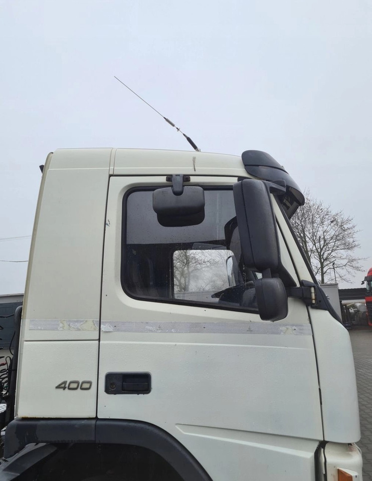 KOMPLETNA NISKA KRÓTKA DZIENNA VOLVO FM 13 - Cabine: photos 4 KOMPLETNA NISKA KRÓTKA DZIENNA VOLVO FM 13 - Cabine: photos 4