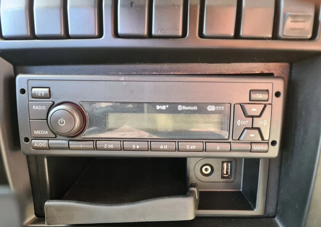 ORYGINALNE RADIO MP3 BLUETOOTH CD AUX USB 12V VOLVO FE FL EURO 6 - Cabine et intérieur: photos 3 ORYGINALNE RADIO MP3 BLUETOOTH CD AUX USB 12V VOLVO FE FL EURO 6 - Cabine et intérieur: photos 3