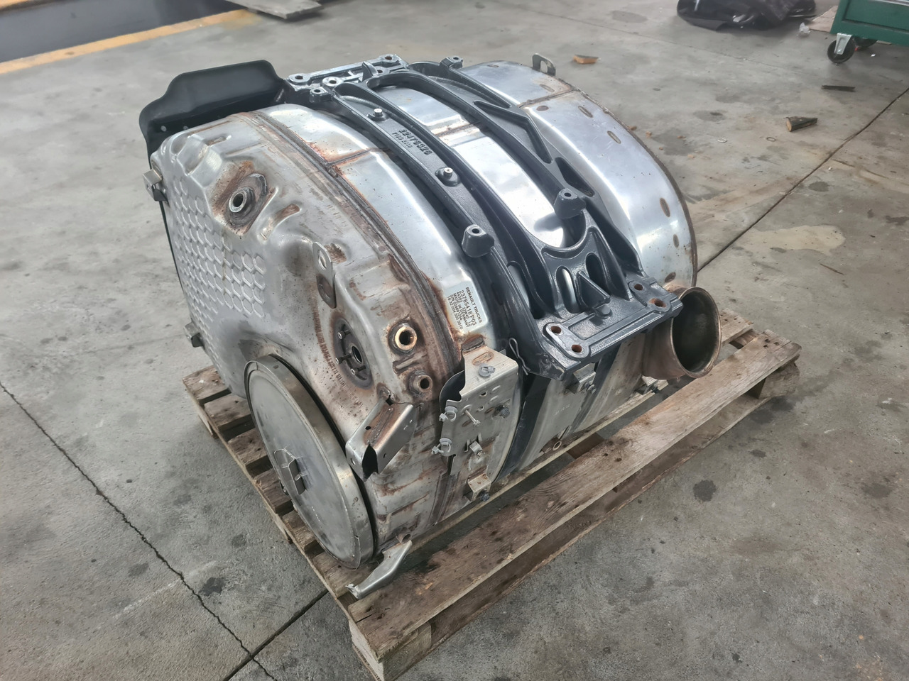 RENAULT KATALIZATOR TŁUMIK DPF FILTR VOLVO FH 5 FM 5 RENAULT GAMA T EVO NOWY MODEL - Catalyseur pour Camion: photos 2 RENAULT KATALIZATOR TŁUMIK DPF FILTR VOLVO FH 5 FM 5 RENAULT GAMA T EVO NOWY MODEL - Catalyseur pour Camion: photos 2