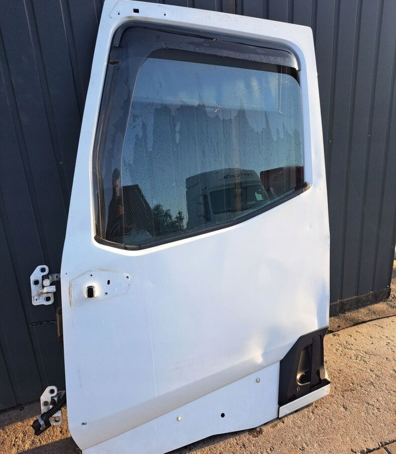 Renault GAMA T K C RANGE - Portière et pièces pour Camion: photos 2 Renault GAMA T K C RANGE - Portière et pièces pour Camion: photos 2