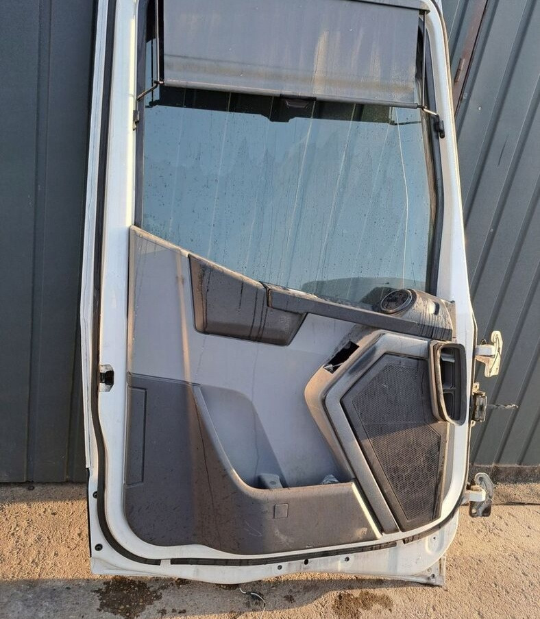 Renault GAMA T K C RANGE - Portière et pièces pour Camion: photos 3 Renault GAMA T K C RANGE - Portière et pièces pour Camion: photos 3