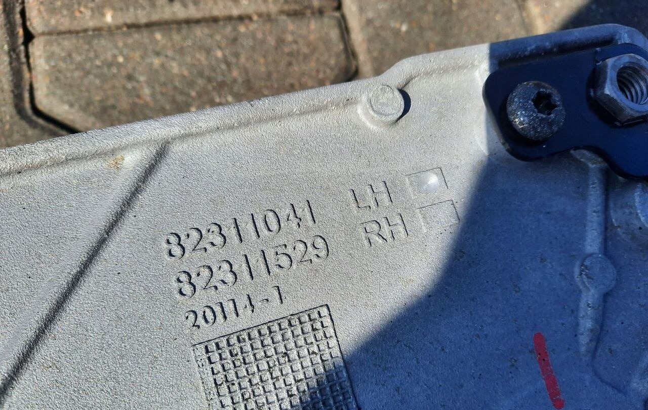 Renault MOCOWANIE ŁAPA KABINY T GAMA HIGH 82311041 - Cabine et intérieur pour Camion: photos 4 Renault MOCOWANIE ŁAPA KABINY T GAMA HIGH 82311041 - Cabine et intérieur pour Camion: photos 4