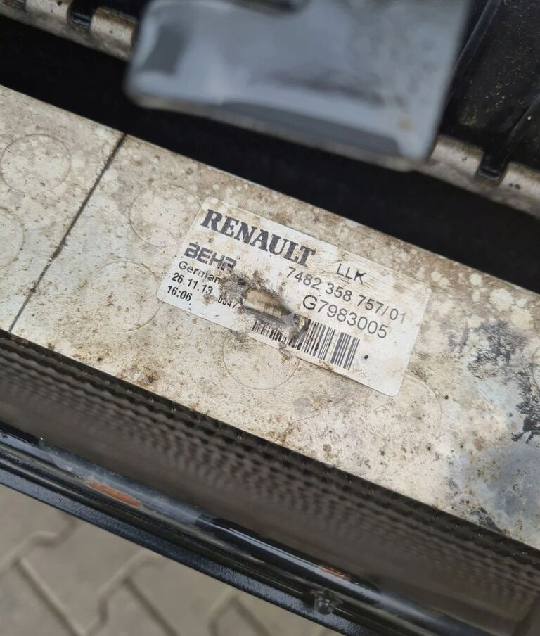 Renault OE Renault RENAULT PREMIUM 2 KERAX LANDER DXI truck - Radiateur pour Camion: photos 2 Renault OE Renault RENAULT PREMIUM 2 KERAX LANDER DXI truck - Radiateur pour Camion: photos 2