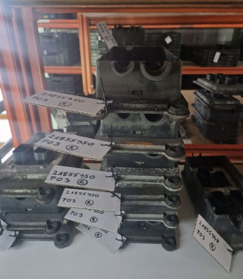 Renault STEROWNIK CCIOM GAMA T RANGE 22053863 P02 - Bloc de gestion pour Camion: photos 1 Renault STEROWNIK CCIOM GAMA T RANGE 22053863 P02 - Bloc de gestion pour Camion: photos 1