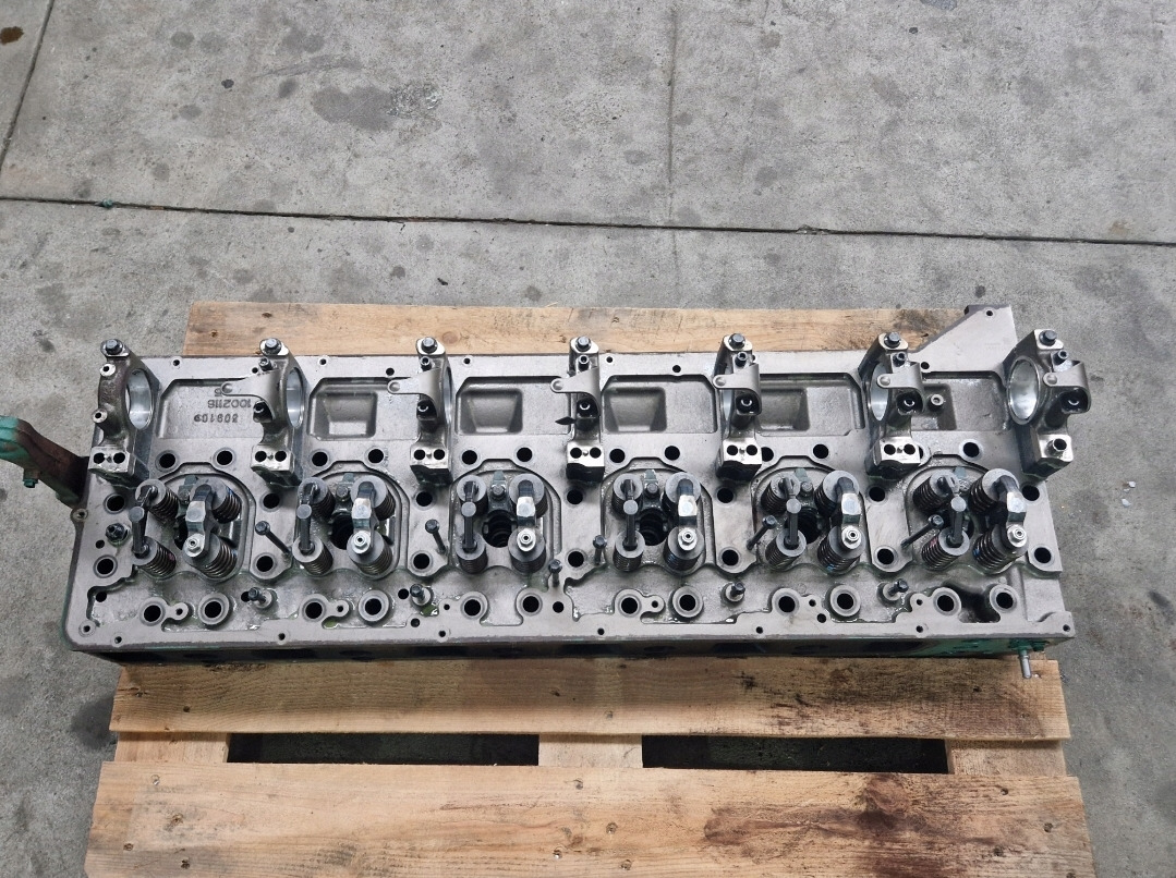 VOLVO GŁOWICA SILNIKA VOLVO FH 16 D16K EURO 6 22184000 154511429 - Culasse pour Camion: photos 1 VOLVO GŁOWICA SILNIKA VOLVO FH 16 D16K EURO 6 22184000 154511429 - Culasse pour Camion: photos 1