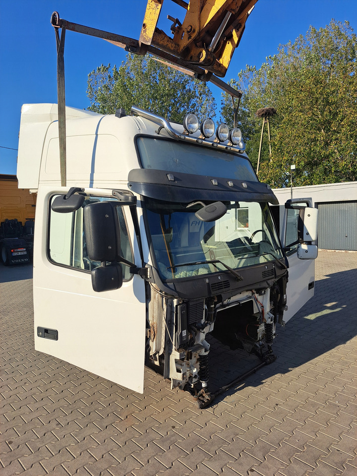VOLVO KOMPLETNA FH 12 13 XL WYSOKA AUTOMAT - Cabine pour Camion: photos 1 VOLVO KOMPLETNA FH 12 13 XL WYSOKA AUTOMAT - Cabine pour Camion: photos 1