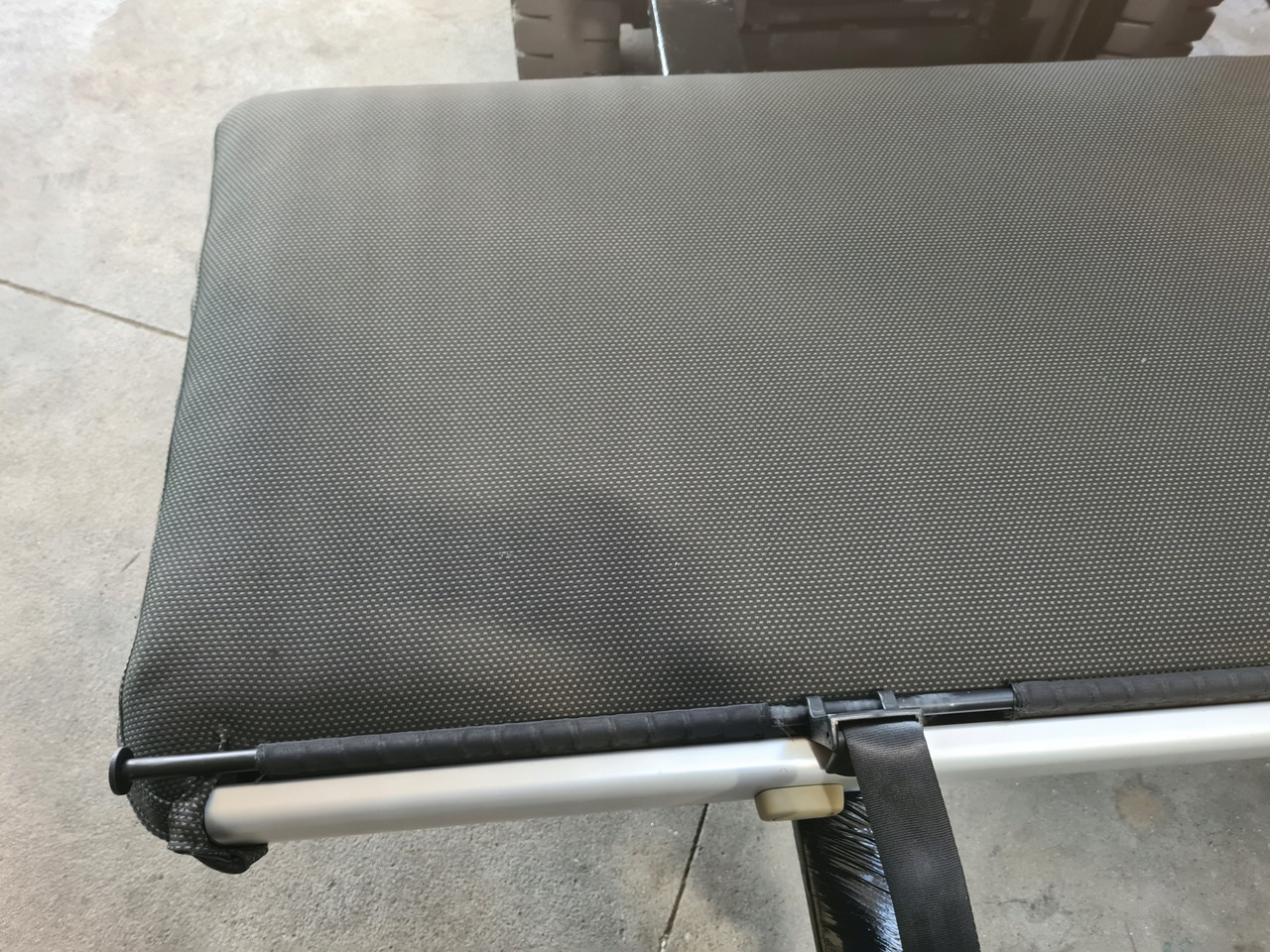 VOLVO ŁÓŻKO KOMPLETNE GÓRNE LEŻANKA MOCOWANIA - Siège pour Camion: photos 3 VOLVO ŁÓŻKO KOMPLETNE GÓRNE LEŻANKA MOCOWANIA - Siège pour Camion: photos 3