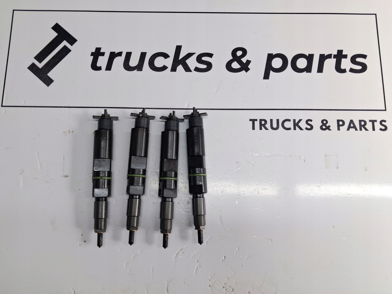 VOLVO WTRYSKIWACZE WTRYSKI VOLVO FL RENAULT GAMA D DTI 5 D5K - Injecteur pour Camion: photos 1 VOLVO WTRYSKIWACZE WTRYSKI VOLVO FL RENAULT GAMA D DTI 5 D5K - Injecteur pour Camion: photos 1