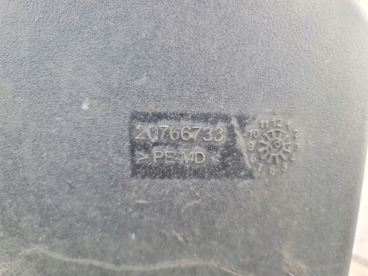 VOLVO ZBIORNIK ADBLUE RENAULT MIDLUM PREMIUM DXI 5 7 VOLVO FL FE - AdBlue réservoir pour Camion: photos 3 VOLVO ZBIORNIK ADBLUE RENAULT MIDLUM PREMIUM DXI 5 7 VOLVO FL FE - AdBlue réservoir pour Camion: photos 3