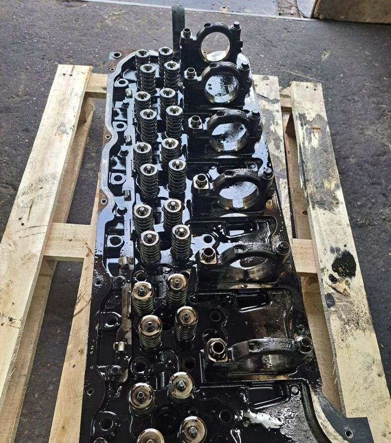 Volvo GŁOWICA SILNIKA ZAWORAMI FM 9 D9 D11C 20464480 - Culasse pour Camion: photos 1 Volvo GŁOWICA SILNIKA ZAWORAMI FM 9 D9 D11C 20464480 - Culasse pour Camion: photos 1