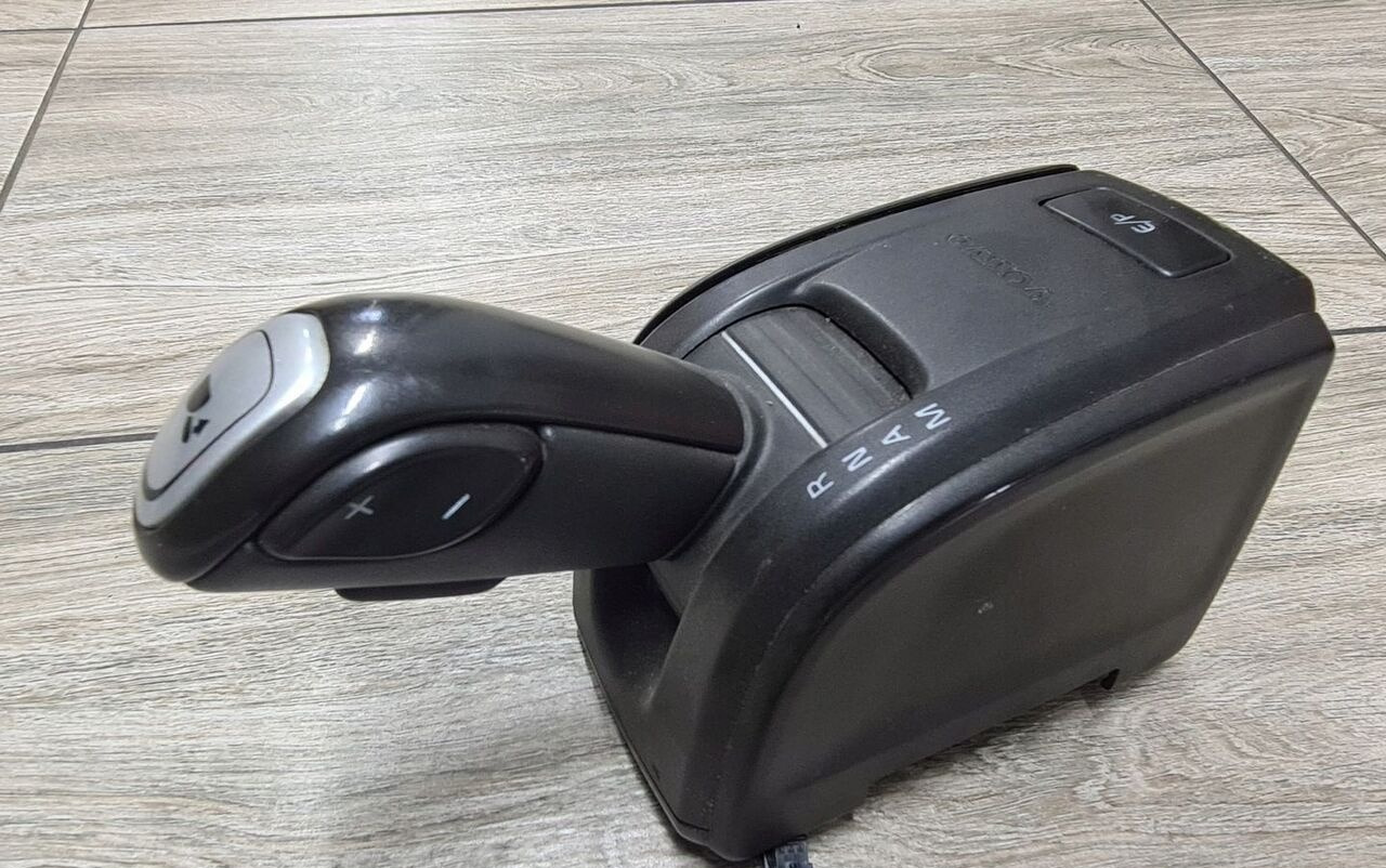 Volvo JOYSTICK ZMIANY BIEGÓW GAŁKA LEWAREK VOLVO FH FM 4 22230455 - Levier de vitesse pour Camion: photos 4 Volvo JOYSTICK ZMIANY BIEGÓW GAŁKA LEWAREK VOLVO FH FM 4 22230455 - Levier de vitesse pour Camion: photos 4