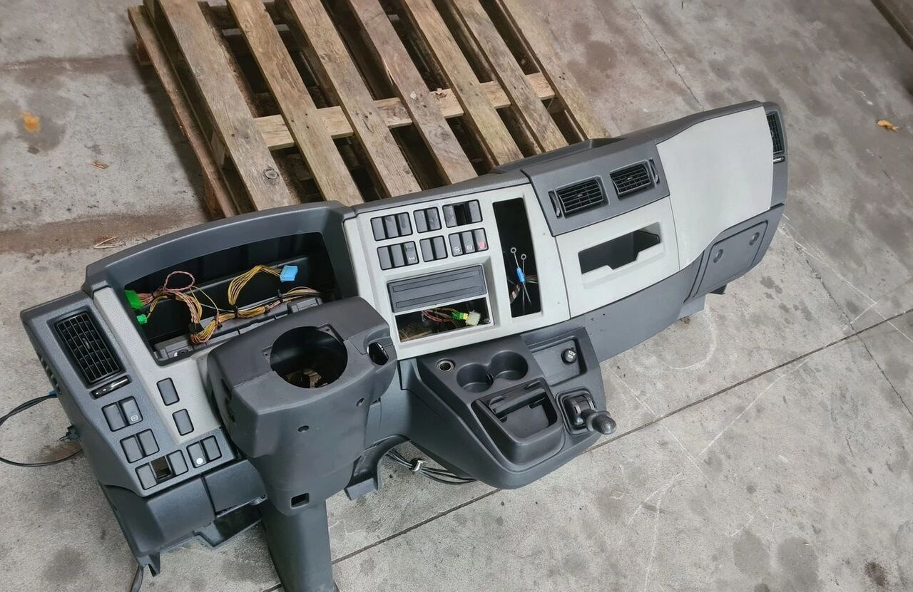 Volvo KONSOLA PRZEKŁADKA ANGLIKA FL EURO 5 Volvo ANGLIKA VOLVO FL EURO 5 - Panel de instrumentos pour Camion: photos 1 Volvo KONSOLA PRZEKŁADKA ANGLIKA FL EURO 5 Volvo ANGLIKA VOLVO FL EURO 5 - Panel de instrumentos pour Camion: photos 1